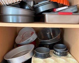 045 A Selection Of Baking Pans