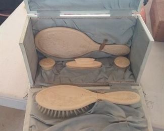 antique grooming set w/ orig case