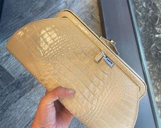 Crocodile Clutch
