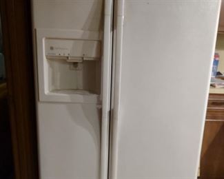 GE Profile Performance side by side refrigerator .