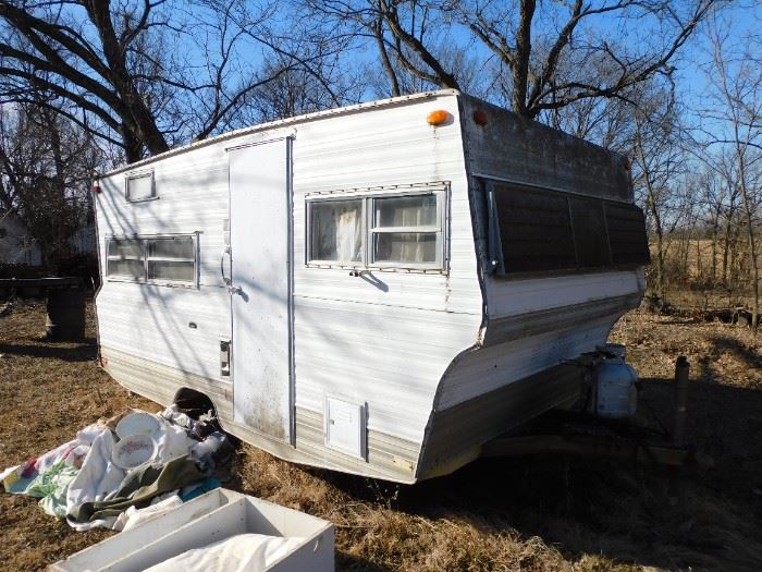 1971 Aristocrat Lo-Liner Travel Trailer 16ft. has toliet (but no shower), refrigerator, range, sleeps 4 or 5