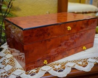 Jewelry chest