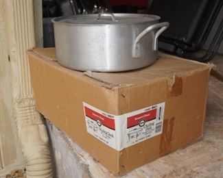 Chafing dish and commercial pot