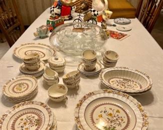 Lovely old Spode Buttercup dishes 
