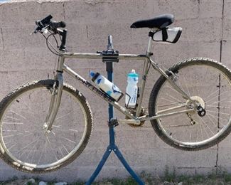 Gary Fisher Wahoo Mountain Bike	Seat Tube: Crank Center to Seat Clamp: 18.5in
