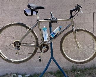 Gary Fisher Wahoo Mountain Bike	Seat Tube: Crank Center to Seat Clamp: 18.5in
