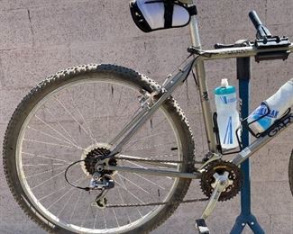 Gary Fisher Wahoo Mountain Bike	Seat Tube: Crank Center to Seat Clamp: 18.5in
