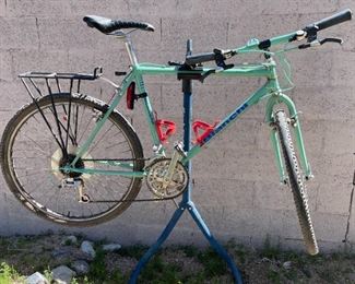 Bianchi Grizzly Mountain Bike	Seat Tube: Crank Center to Seat Clamp: 20.5in
