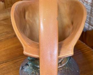 Roseville 385-10 magnolia vase	
