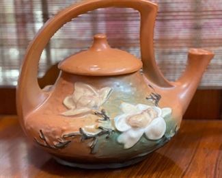 Roseville Teapot 4	
