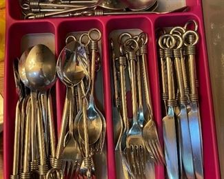 Gibson Cuomo flatware Set	
