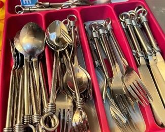Gibson Cuomo flatware Set	
