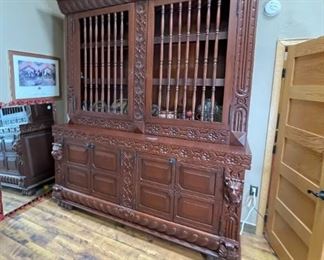 Massive Wood Console Shelf Lion Head	
