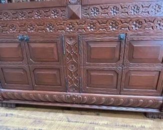 Massive Wood Console Shelf Lion Head	
