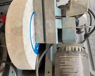 Delta 23-700 Universal Wet/Dry Grinder		
