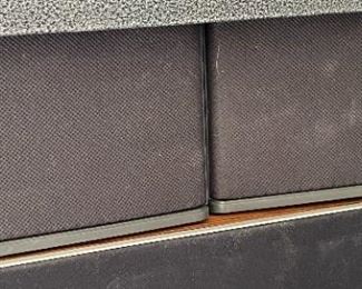 Bose 141 Bookshelf speakers		
