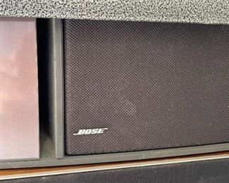 Bose 141 Bookshelf speakers		
