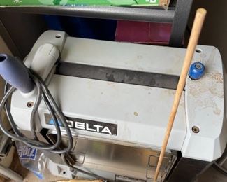 Delta Benchtop Planer 22-580		
