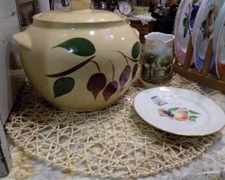 Watt apple cookie jar