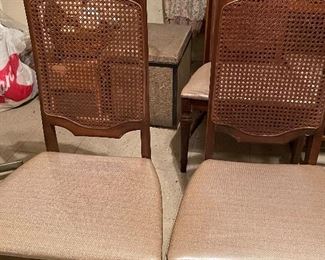 Set of 4 chairs with Dining Table