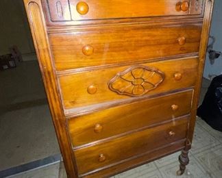 Antique 5-drawer dresser