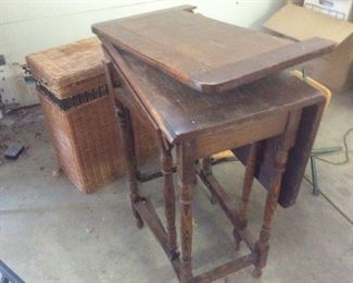 Drop leaf table