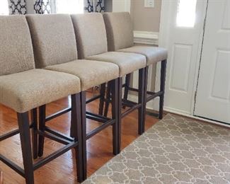 5 of 6 bar height chairs in impeccable condition