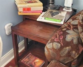 Expandable nesting tables