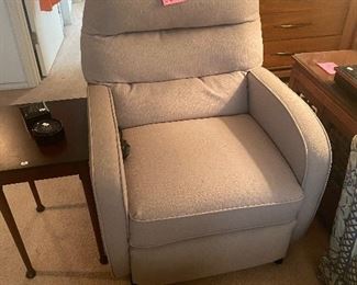 New! Lift chair, never used
