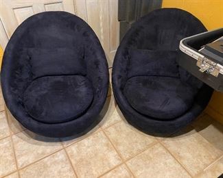 Pair of new black gaming chairs