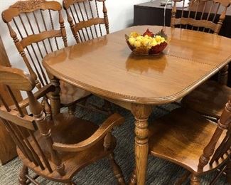 Dining Room Table & Chairs