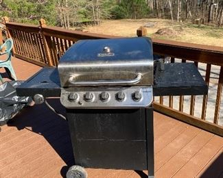 Char-Broil grill with cover
