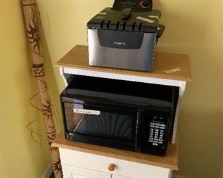 Pro fryer
Microwave and cart
Rain stick