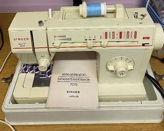 Singer Sewing Machine 