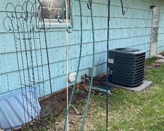 Iron Plant Hangers • Lawn • Garden • Outdoor Items 