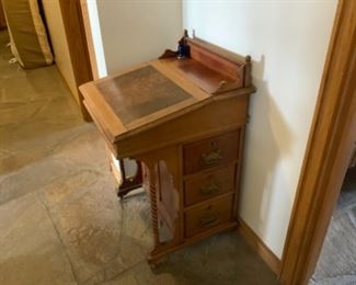 DAVENPORT WITH BARLEY TWIST LEGS