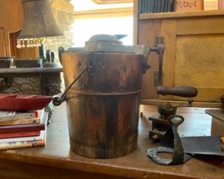 ONE QUART ICE CREAM FREEZER