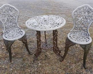 1050	CAST METAL GARDEN PATIO TABLE & 2 CHAIRS W/HUMMINGBIRDS, TABLE IS APPROXIMATELY 24 IN X 26 IN HIGH
