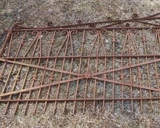 1054	LARGE LOT OF ASSORTED ANTIQUE VICTORIAN IRON ARCHRITECTURE FENCING FOR GARDEN OR YARD
