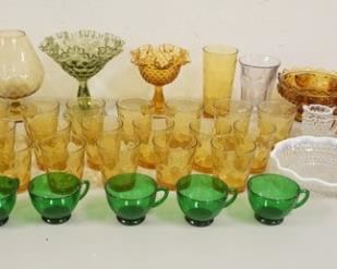 1330	LOT OF MISC COLORED GLASS INCLUDING FENTON, FOSTORIA, ETC
