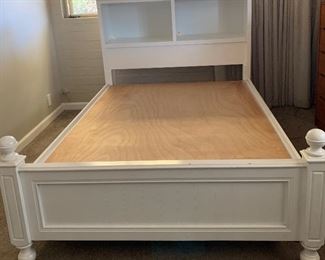 4 Poster Full Bed w Under-bed Storage