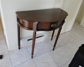 A table 31x16x30 $40