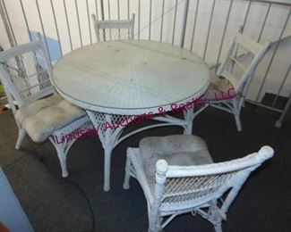 WICKER TABLE CHAIRS