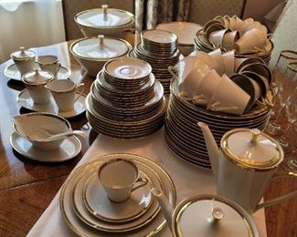 Vintage Vohenstrauss 
Johann Seltmann  set of China 
Germany 