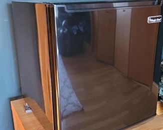 Dorm size refrigerator 