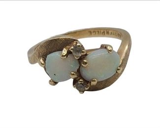 Vintage 14k Gold Ring with 2 White Opal Stones
