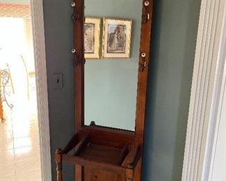 Hall tree
