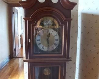 Grandfather clock (alternate view)