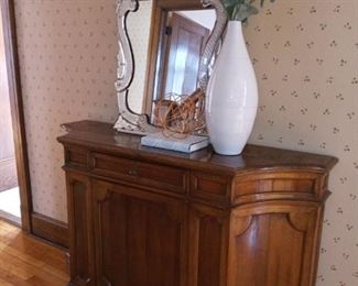 Hallway storage chest with alluring mirror