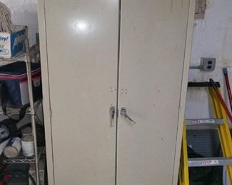 Utility cabinet